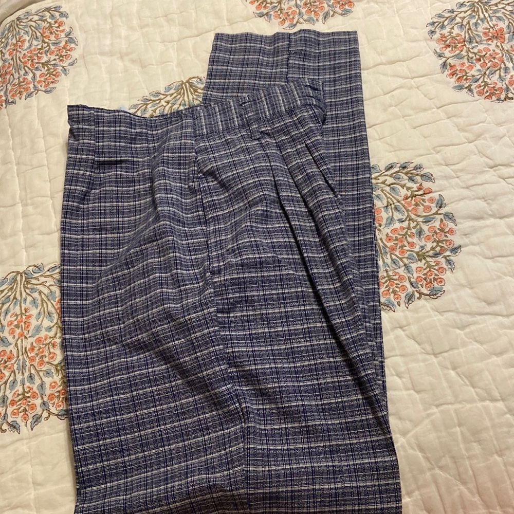 Pleated front, needs two buttons
